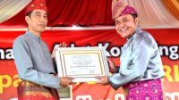Jokowi Terima Gelar Raja Balak Mangkunegara dari Suku Komering Palembang