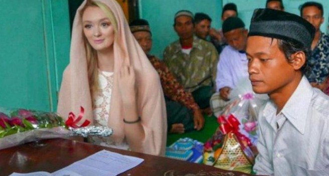 Pria Asal Muntilan Membuat Geger Dunia Maya akibat Nikahi seorang Bule Cantik