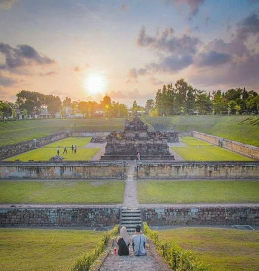 Menikmatu Sunset di Candi Sambisari