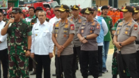 Panglima TNI Marsekal Hadi Tjahjanto dan Kapolri Jenral Polisi Idham Azis meninjau posko relawan Karhutla di Pekanbaru, Rabu 12 Februari 2020