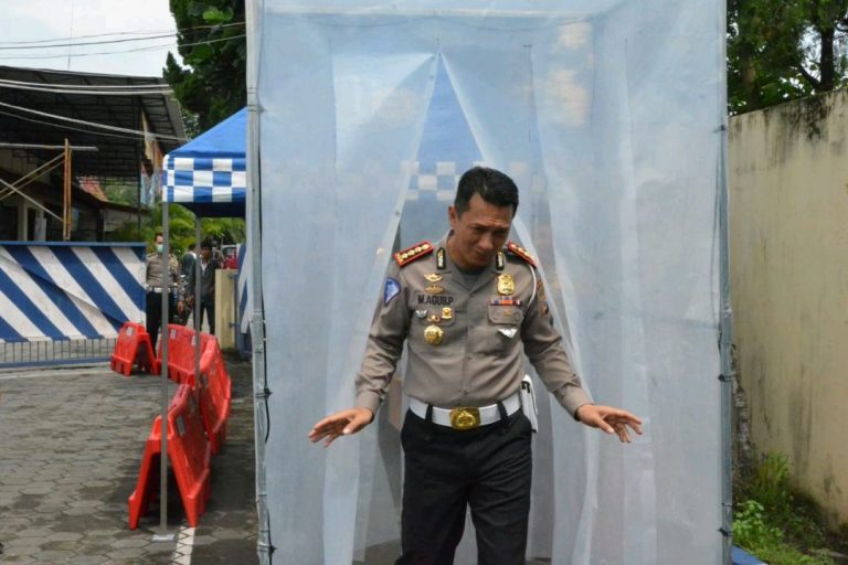 Ditlantas Polda DIY Gandeng UGM Bangun Bilik Disinfektan