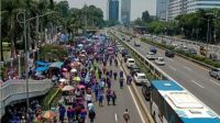 Rute TransJakarta dialihkan karena ada Demonstras Buruh.