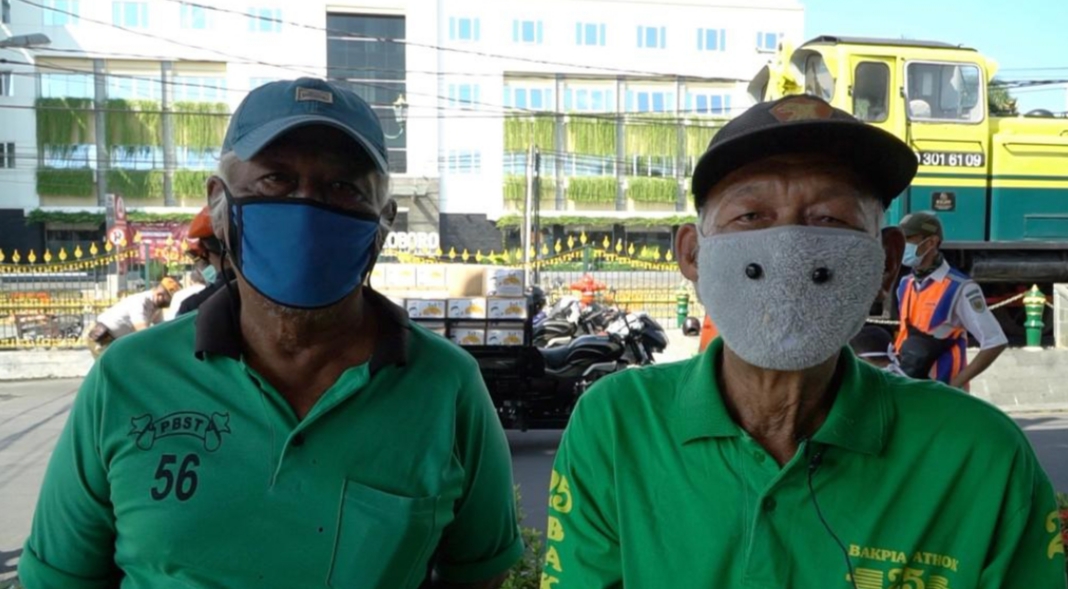 Sukarman seorang tukang becak penerima bantuan di Daop 6 Yogyakarta