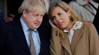 Perdana Menteri Boris Johnson bersama tunangannya Carrie Symonds
