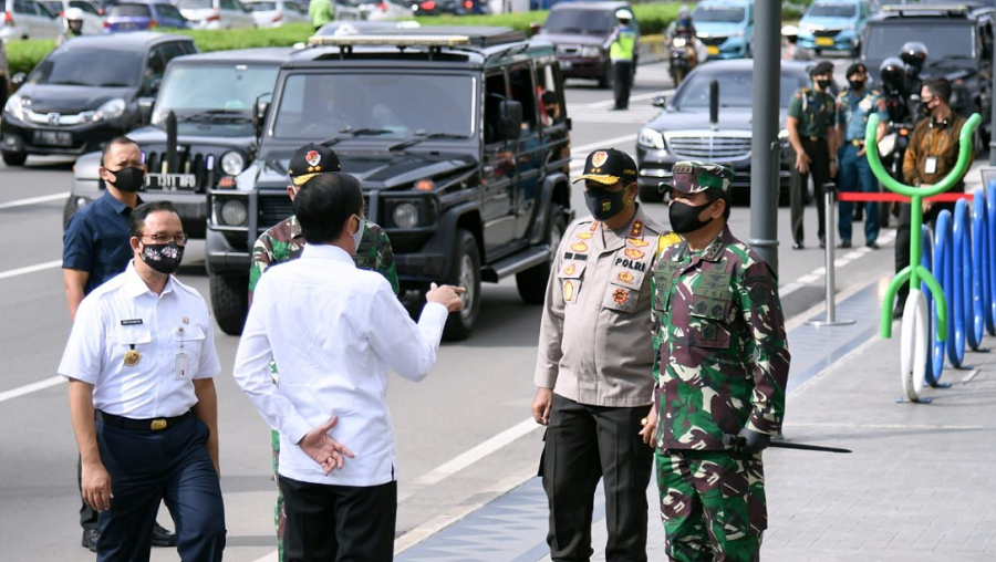 Presiden Jokowi tinjau Kesiapan penerapan prosedur standar tatanan baru di Stasiun MRT Bundaran Hotel Indonesia