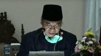 Sekda Al Muktabar membacakan pandangan Gubernur Banten