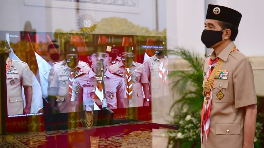 Presiden Joko Widodo memimpin upacara Peringatan Hari Pramuka ke-59 Tahun 2020 secara konferensi video dari Istana Negara