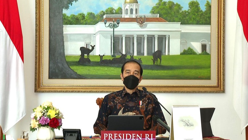 Presiden Joko Widodo memimpin rapat terbatas tentang evaluasi perkembangan dan tindak lanjut Pemberlakuan Pembatasan Kegiatan Masyarakat Level 4