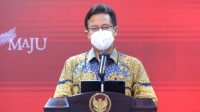 Menteri Kesehatan, Budi Gunadi Sadikin, menyampaikan keterangannya di Kantor Presiden, Jakarta, selepas rapat terbatas yang dipimpin oleh Presiden di Istana Merdeka