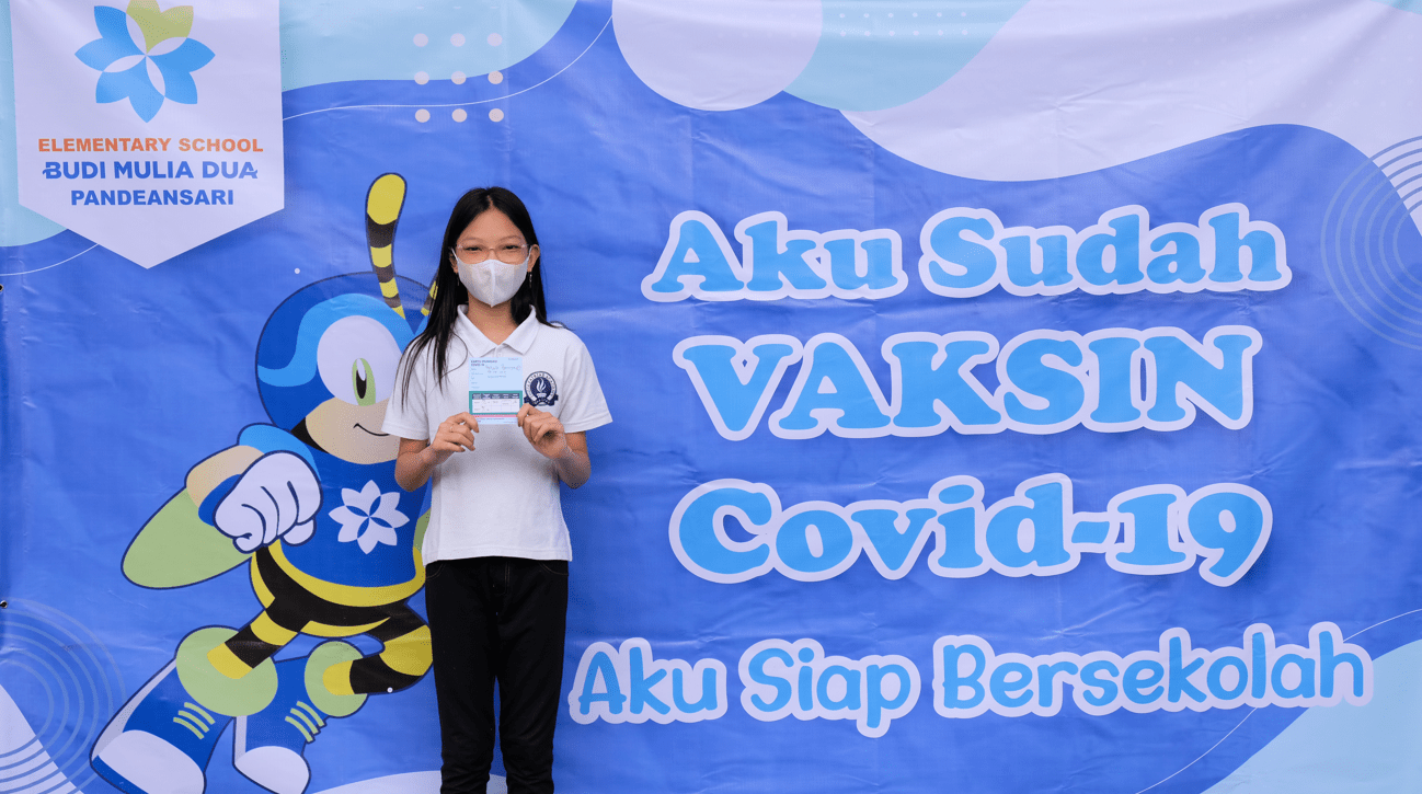 Siswa Usai Melakukan Vaksinasi Covid-19 Tahap 1