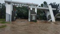 Banjir yang terjadi setelah hujan deras mengguyur wilayah Jember, Provinsi Jawa Timur, pada Minggu (9/1) mengakibatkan jatuhnya korban jiwa