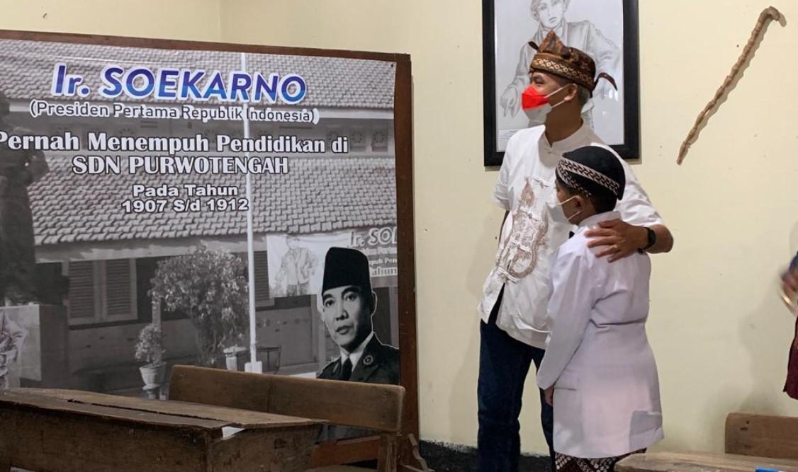 Ganjar berkunjung di Sekolah Soekarno di SDN Purwotengah