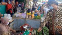 Bupati Rembang Abdul Hafidz meninjau stok dan harga pangan di Pasar Pamotan