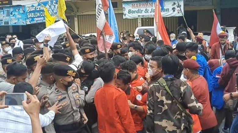Mahasiswa Melakukan Demo di Jambi