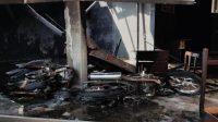 Sejumlah ruko dan motor di daerah Babarsari, Kapanewon Depok, Kabupaten Sleman, DIY, rusak-terbakar