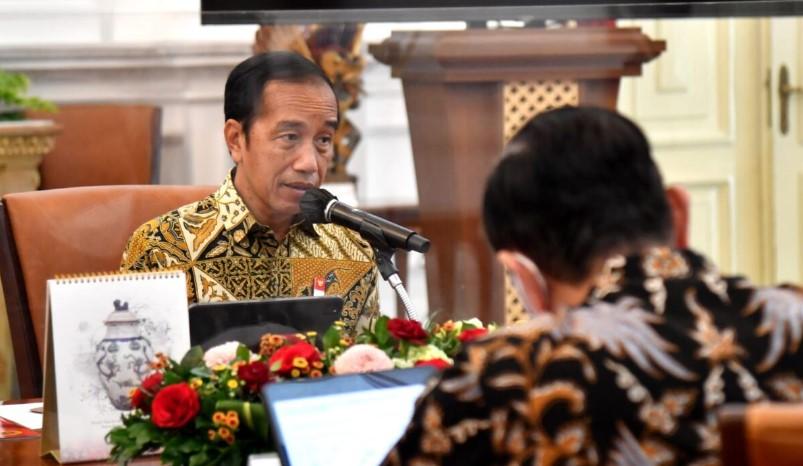 Presiden Joko Widodo memimpin rapat terbatas bersama jajarannya di Istana Merdeka