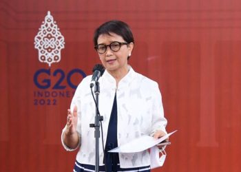 Menteri Luar Negeri Retno Marsudi menyampaikan keterangan pers terkait persiapan penyelenggaraan KTT G20 di Kompleks Istana Kepresidenan