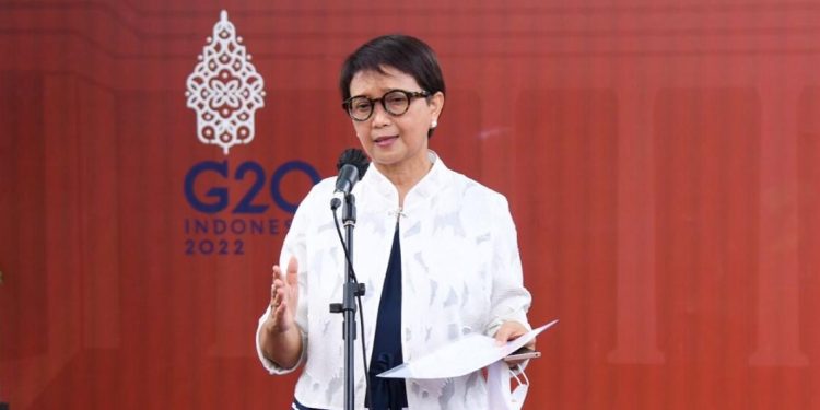 Menteri Luar Negeri Retno Marsudi menyampaikan keterangan pers terkait persiapan penyelenggaraan KTT G20 di Kompleks Istana Kepresidenan