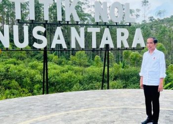 Presiden Joko Widodo meninjau pembangunan infrastruktur kawasan Ibu Kota Nusantara, di Kabupaten Penajam Paser Utara