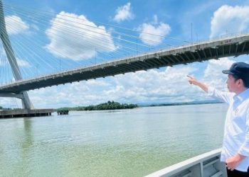 Presiden Joko Widodo menuju Ibu Kota Nusantara melalui jalur laut dengan menggunakan KRI Escolar - 871