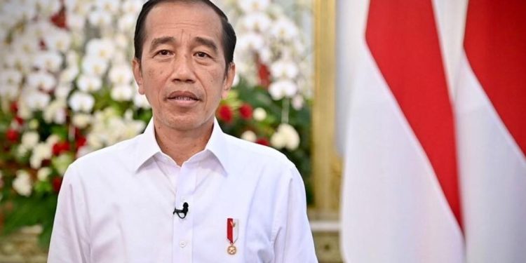Presiden Joko Widodo menyampaikan pernyataan pers di Istana Merdeka