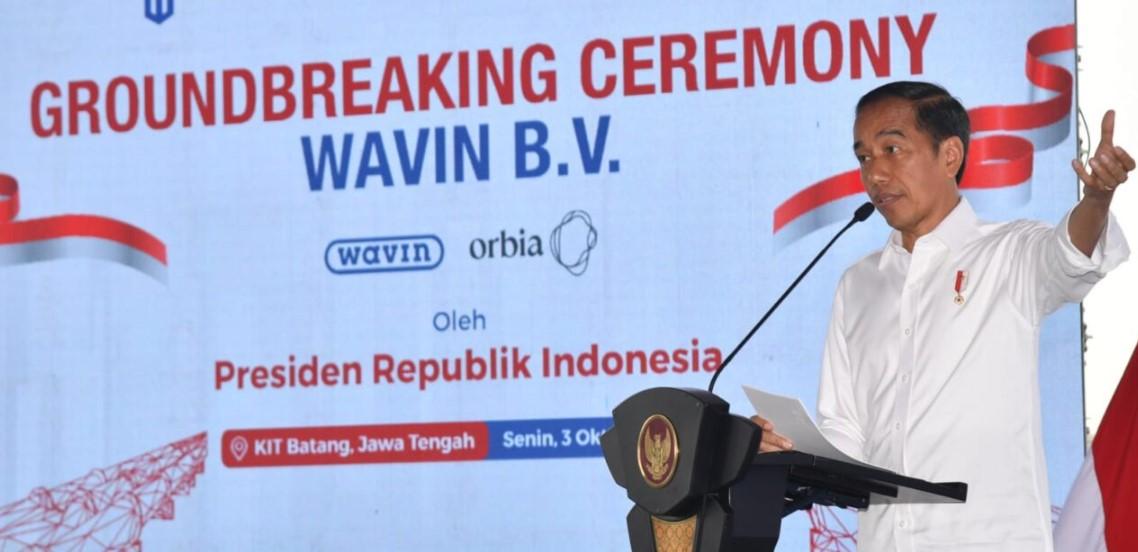 Presiden Joko Widodo menyampaikan sambutan dalam acara peletakan batu pertama atau groundbreaking pabrik PT Wavin Manufacturing Indonesia di Kawasan Industri Terpadu Batang