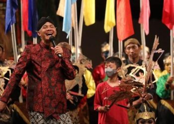 Hari Wayang Dunia, Ganjar Beri Hadiah Handphone Sindu si Dalang Cilik