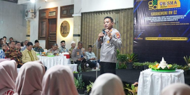 Wadirbinmas Polda DIY memberikan sambutan saat pencanangan Desa Bisma di Karangwuni RW 02
