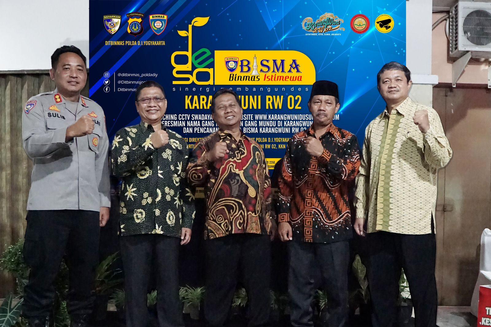 Wadirbinmas Polda DIY bersama Carik Caturtunggal, Dukuh Karangwuni, Ketua RW 02 dan Wakil Rektor Bidang SDM dan Keuangan UGM