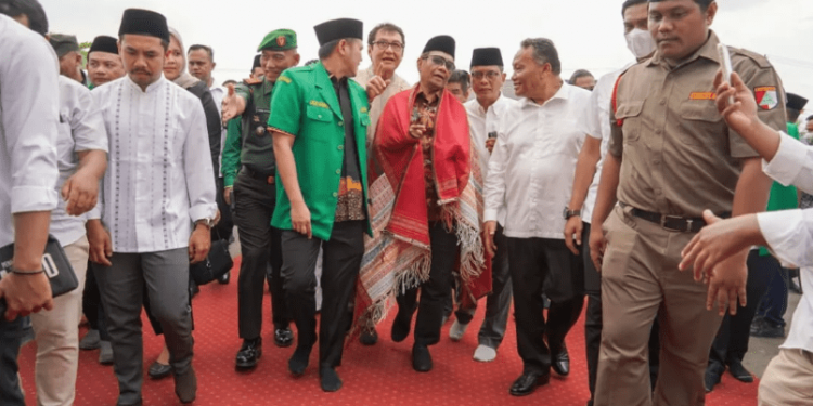 Menko Polhukam meminta tokoh-tokoh agama dan pimpinan Pondok Pesantren ikut mengamankan Pemilu 2024