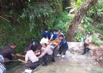 Evakuasi terhadap wanita yang mencoba bunuh diri