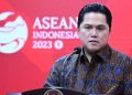Ketua Umum PSSI Erick Thohir, menyampaikan keterangan pers di Kantor Presiden