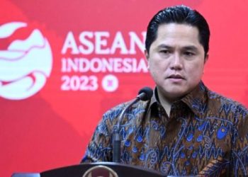 Ketua Umum PSSI Erick Thohir, menyampaikan keterangan pers di Kantor Presiden