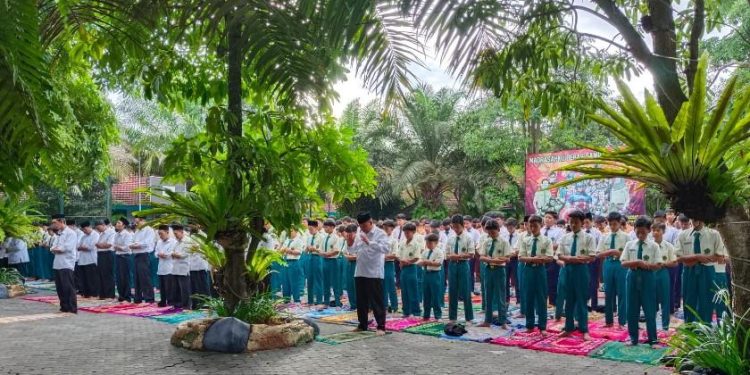 Potret MTsN 3 Banyuwangi Madrasah Tanpa Sampah dan Debu