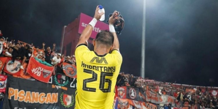 Andritany kiper sekaligus kapten persija jakarta