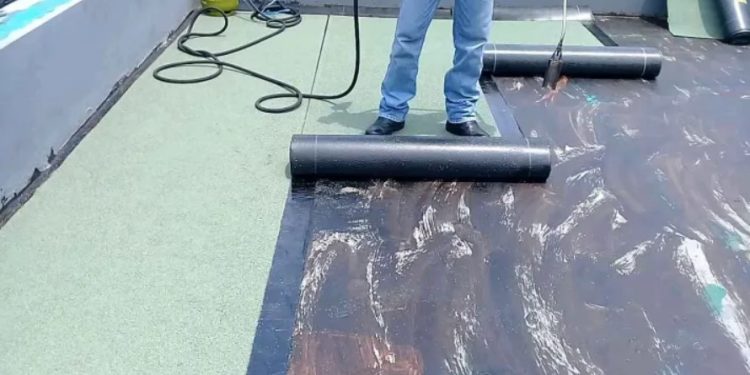 Cara Menggunakan Waterproofing Tipe Membran Bakar