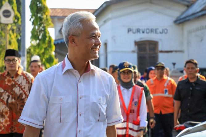 Ganjar Pranowo meninjau Stasiun Purworejo