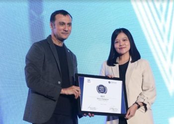 J&T Express meraih Penghargaan Wow Brand 2023 yang diterima langsung oleh Herline Septia - Brand Manager J&T Express pada 11 Mei 2023 di The Westin Jakarta