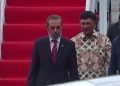 Menkominfo RI Johnny G Plate menyambut kedatangan Perdana Menteri Timor Leste, Taur Matan Ruak, yang tiba di Bandara Komodo, Labuan Bajo