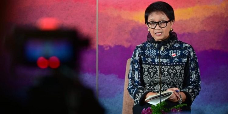 Menteri Luar Negeri Retno Marsudi menyampaikan keterangannya di Hotel Meruorah, Labuan Bajo