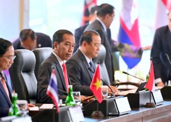 Presiden Joko Widodo membuka Pertemuan Para Pemimpin ASEAN dengan Perwakilan Majelis Antar-Parlemen ASEAN atau ASEAN Inter-Parliamentary Assembly di Komodo Ballroom