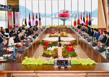 Presiden Joko Widodo membuka Pertemuan Para Pemimpin ASEAN dengan Perwakilan Pemuda ASEAN atau ASEAN Youth di Komodo Ballroom