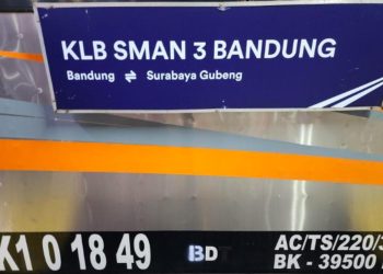 Tangkapan layar di media sosial Twitter mengenai rangkaian kereta luar biasa (KLB) rombongan SMA Negeri 3 Bandung
