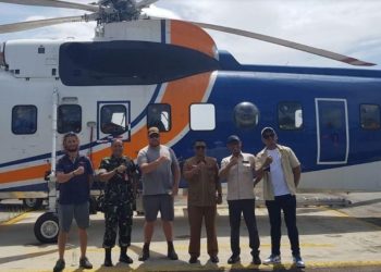 bantuan helikopter water bombing jenis Sikorsky dari Badan Nasional Penanggulangan Bencana