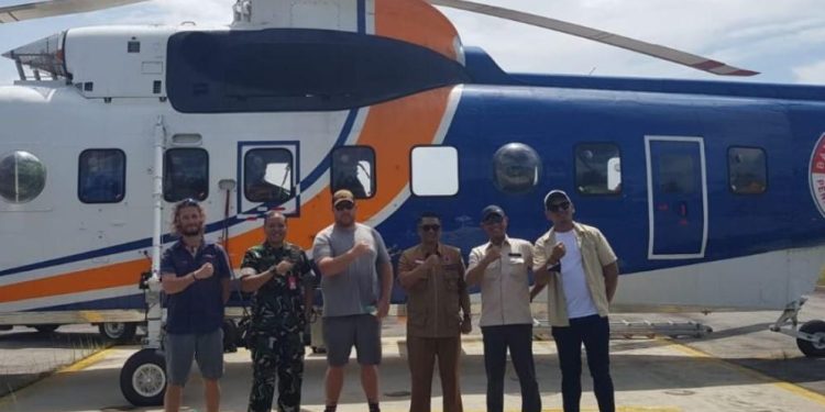 bantuan helikopter water bombing jenis Sikorsky dari Badan Nasional Penanggulangan Bencana
