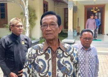 Gubernur Daerah Istimewa Yogyakarta (DIY) Sri Sultan Hamengku Buwono X di Kompleks Kepatihan, Kota Yogyakarta