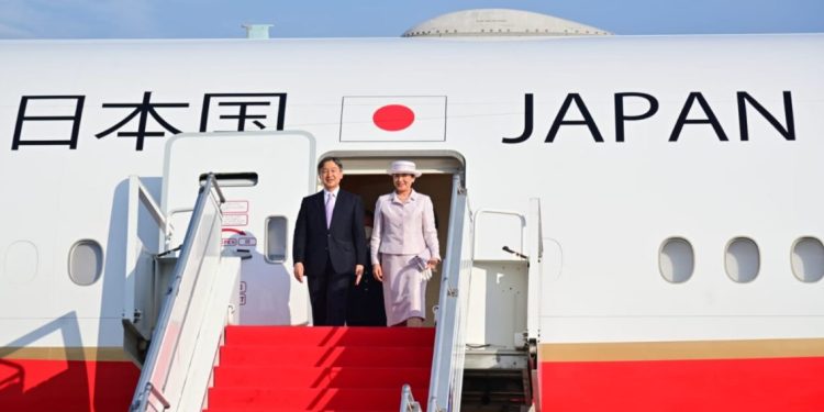 Kaisar Jepang Naruhito bersama Permaisuri Masako mendarat di Bandara Internasional Soekarno Hatta