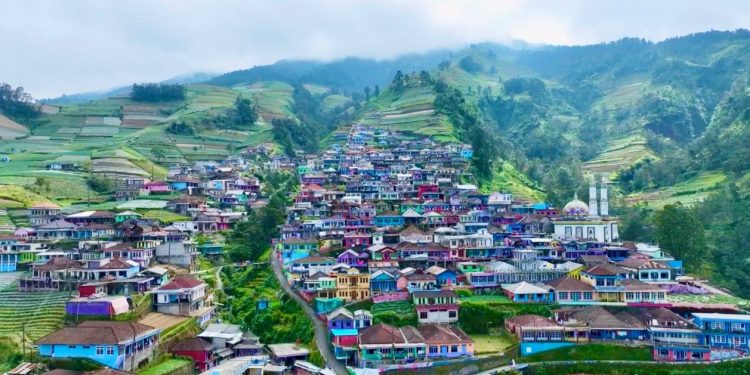 Keindahan dan Lokasi Nepal Van Java Magelang