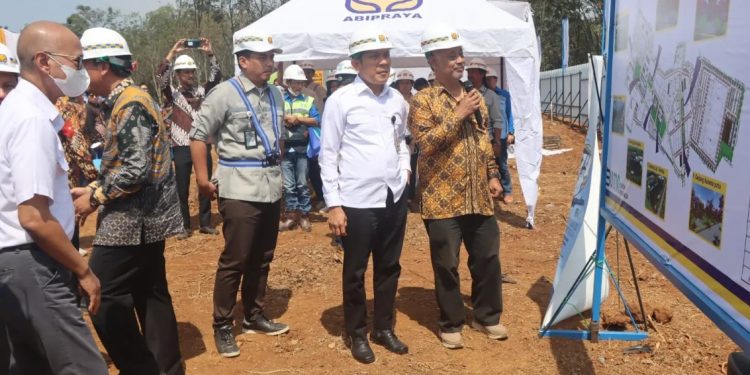 Kementerian Pendidikan Kebudayaan Riset dan Teknologi RI memulai pembangunan kampus baru Politeknik Maritim Negeri Indonesia di Desa Wringin Putih