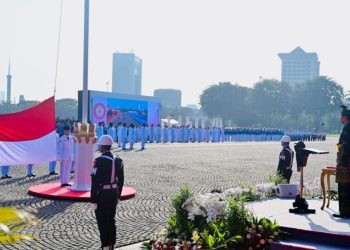 Presiden Joko Widodo bertindak selaku inspektur upacara memimpin Upacara Peringatan Hari Lahir Pancasila yang digelar di Sisi Selatan Monumen Nasional